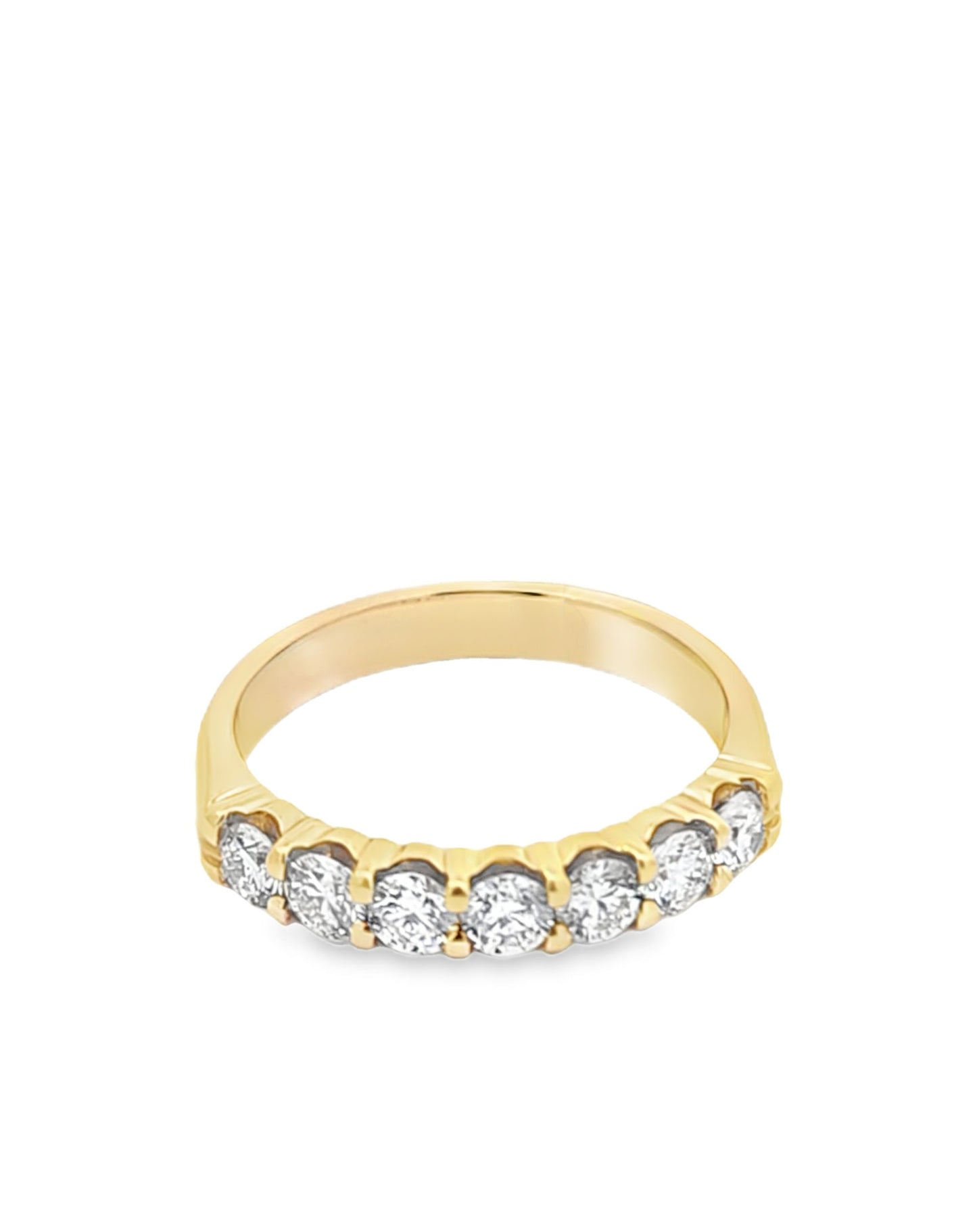 Anillo de compromiso de oro amarillo de 18 quilates con banda de eternidad y 7 diamantes