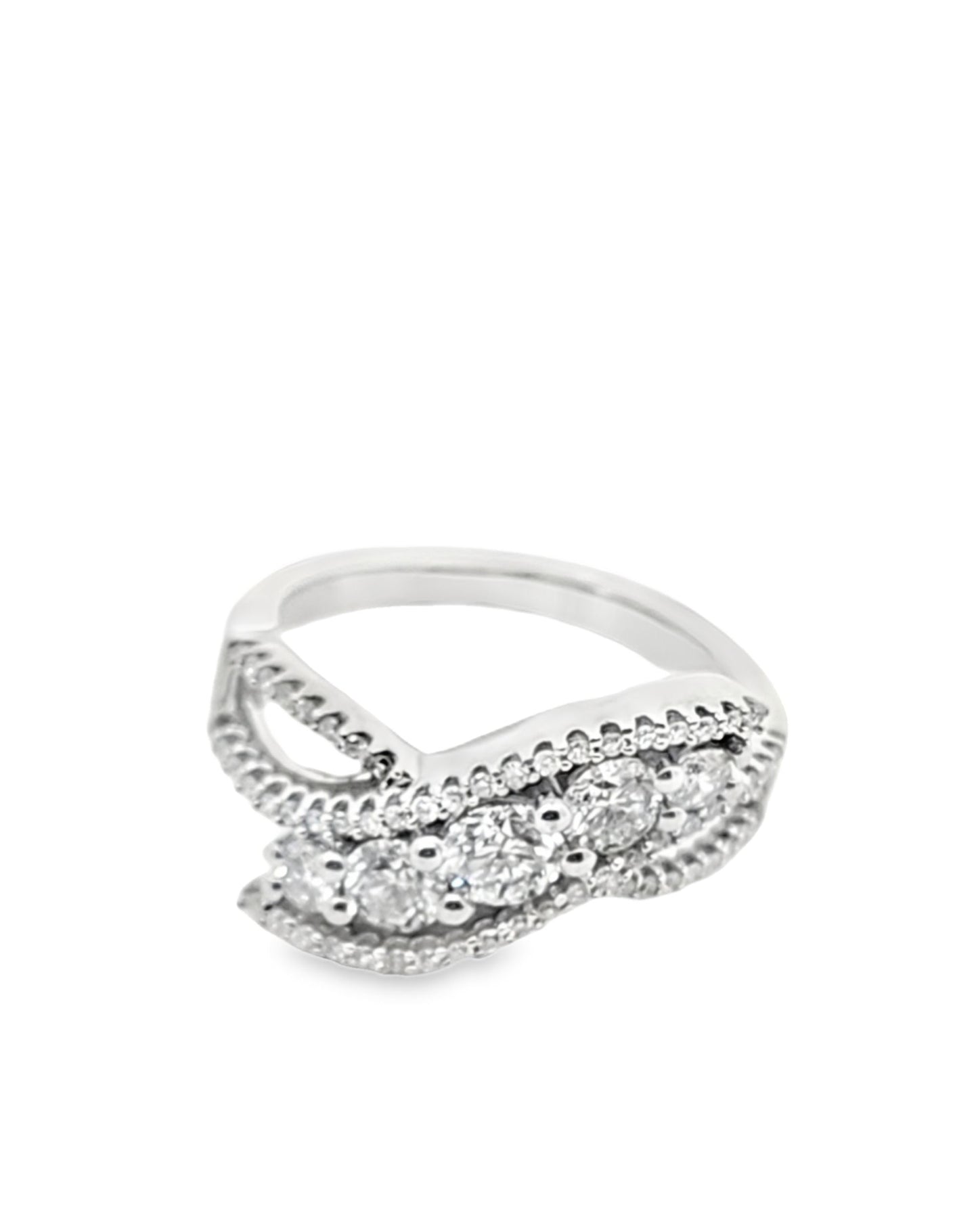 Anillo de oro blanco de 14 quilates con diamantes