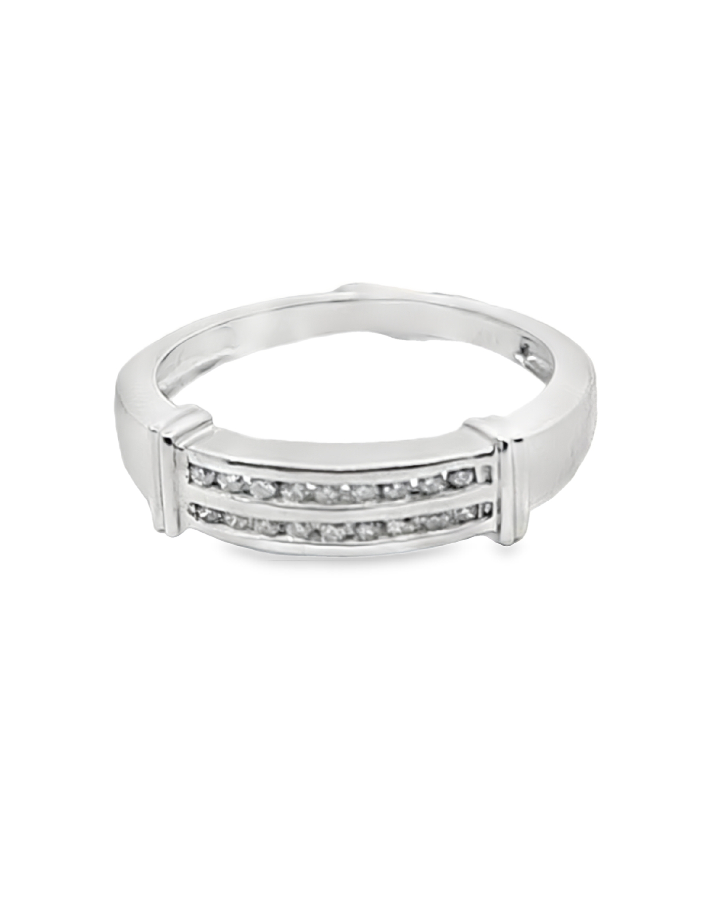 Anillo de diamantes con montura de canal de 14 kt