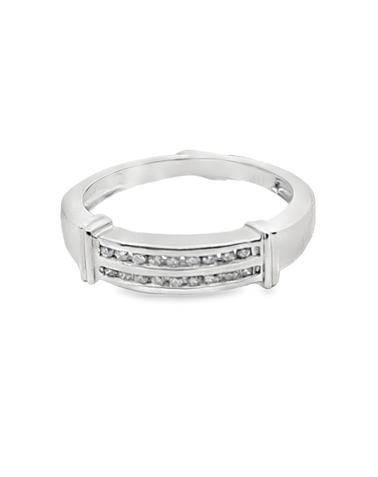 Anillo de diamantes con montura de canal de 14 kt