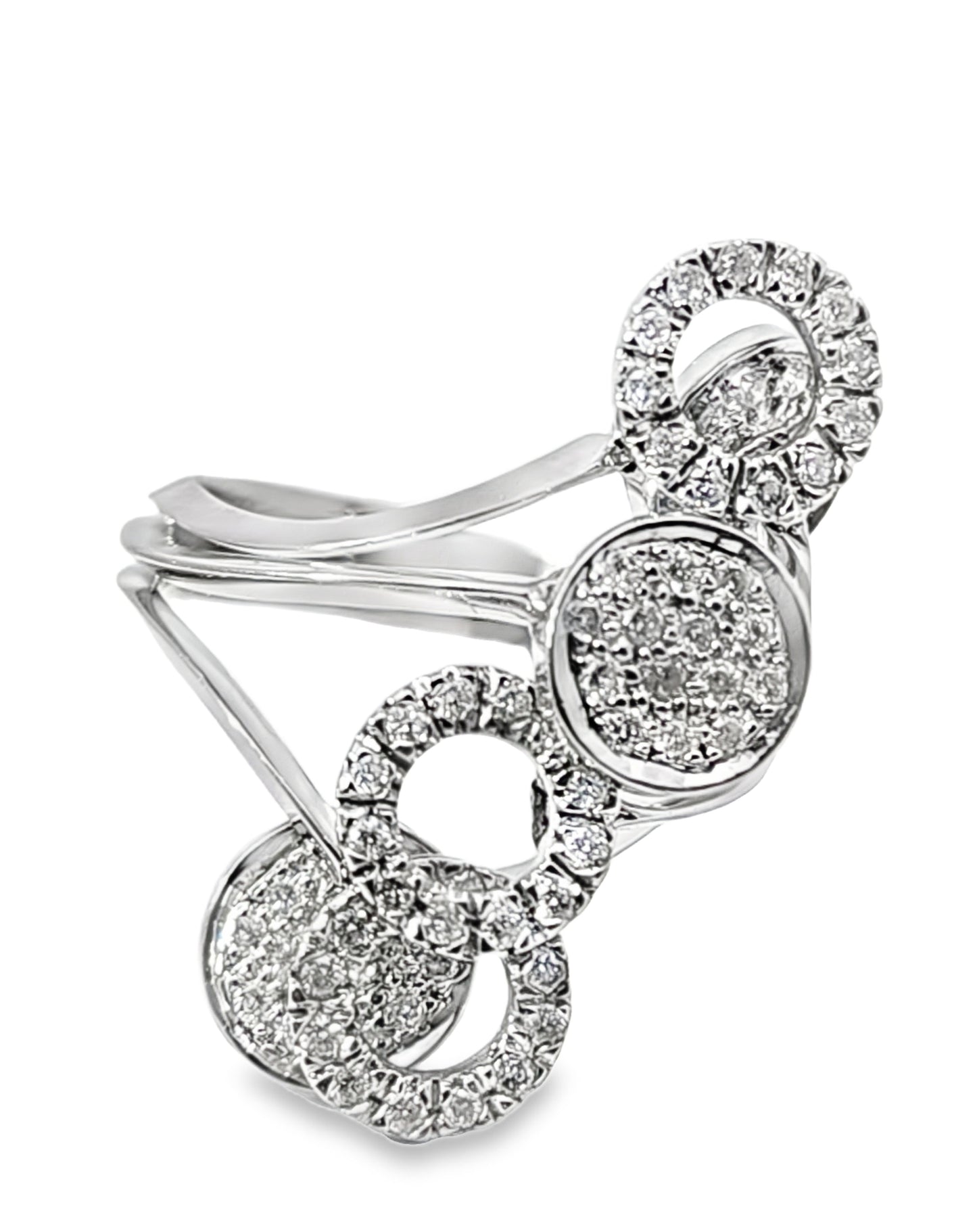 18 Kt White Circle Diamond Ring