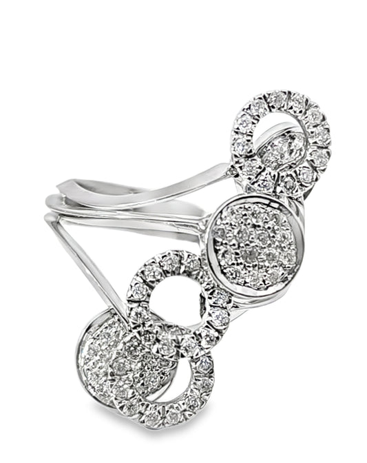 18 Kt White Circle Diamond Ring
