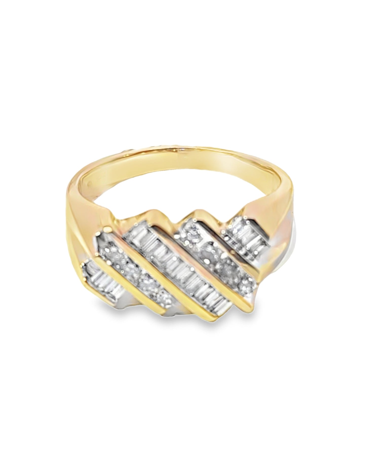 Anillo único de oro amarillo de 14 quilates con diamantes